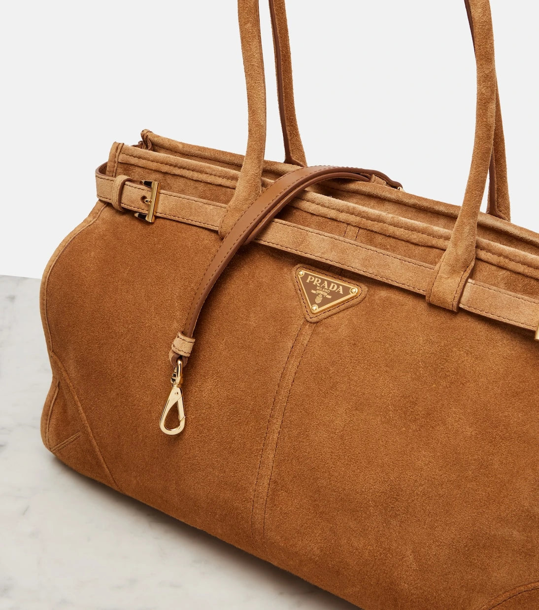 Prada - حقيبة يد بوني الكبيرة من جلد الشمواه من برادا