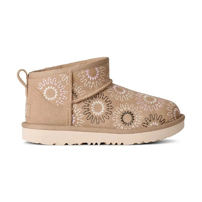 UGG KIDS' CLASSIC ULTRA MINI SUN STITCH Çocuk Süet Kışlık Botlar
