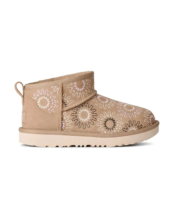 UGG KIDS' CLASSIC ULTRA MINI SUN STITCH Çocuk Süet Kışlık Botlar