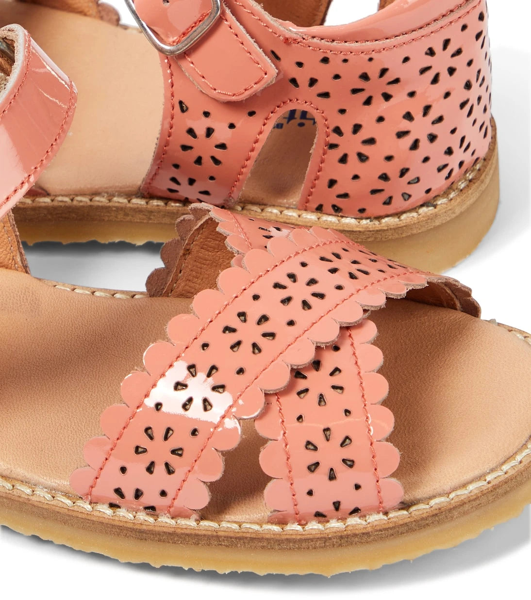Petit Nord - Crossover Scallop Flower patent leather sandals