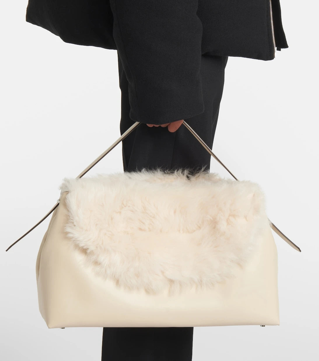 Toteme - T-Lock Büyük shearling astarlı omuz çantası