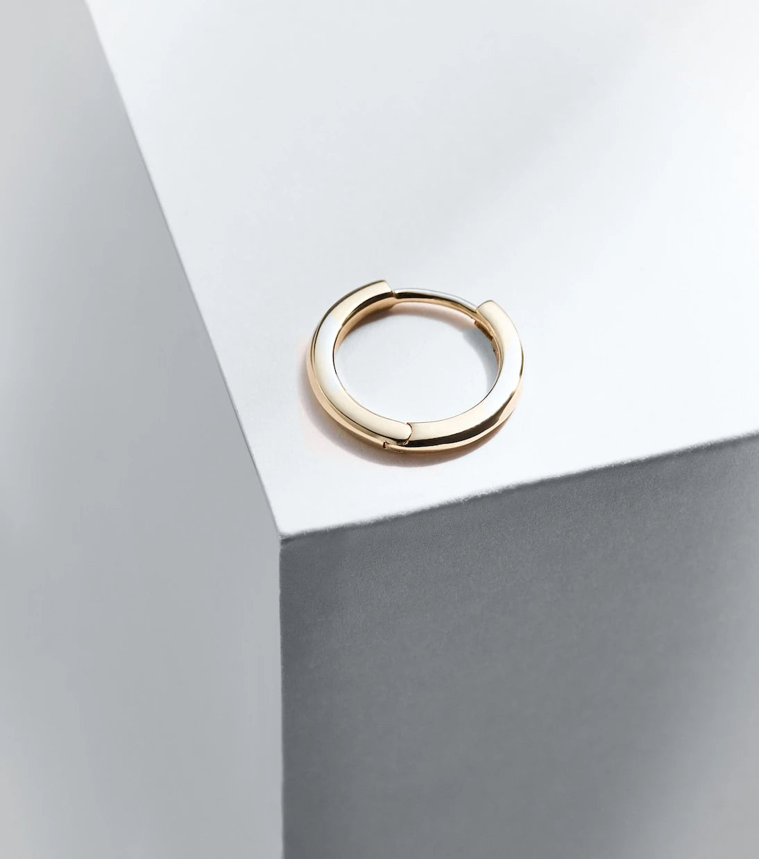 Mateo - 14kt gold single hoop earring