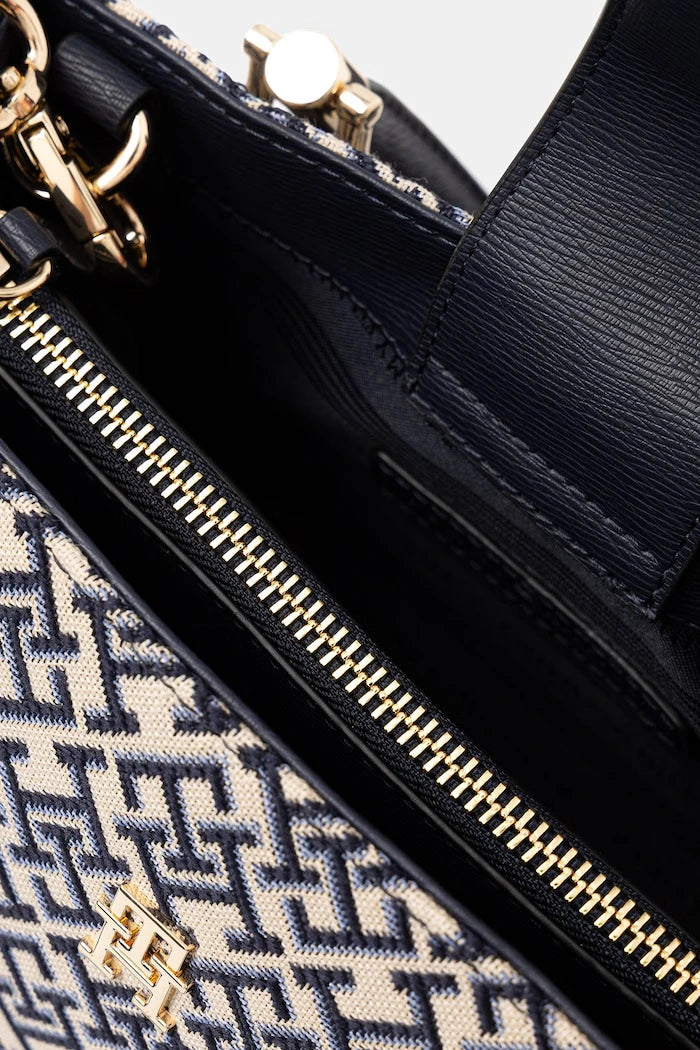 Tommy Hilfiger чанта crossbody