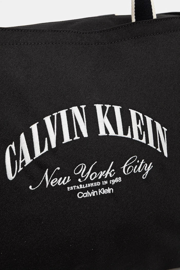 Calvin Klein чанта