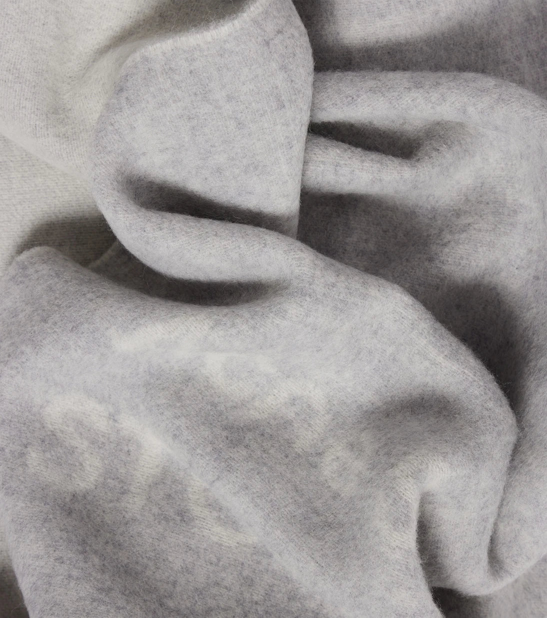 Acne Studios - وشاح جاكار صوف بشراشيب وشعار العلامة