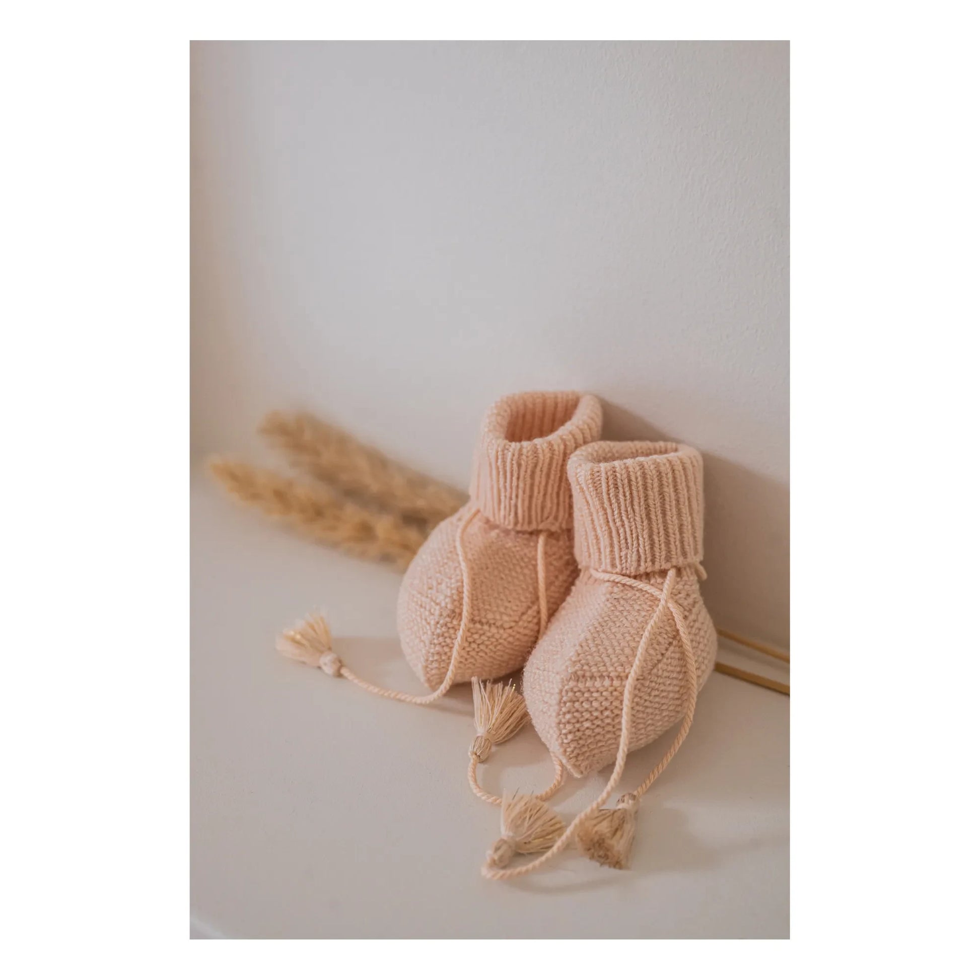 Gentil Coquelicot - Knitted Booties and Embroidered Pouch | Nude