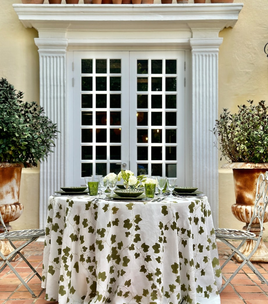 Summerill & Bishop Linen Ivy Round Tablecloth (260cm)