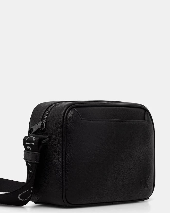 Calvin Klein erkek suni deri omuz çantası