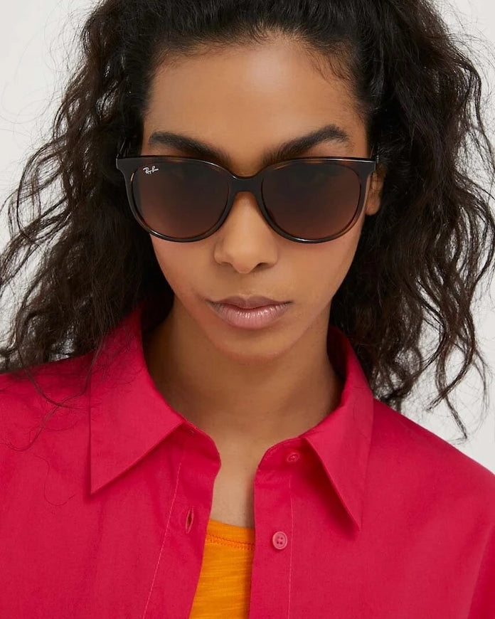 Ray-Ban güneş gözlüğü