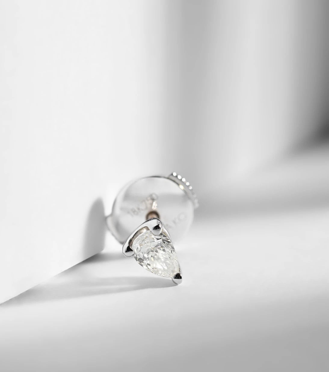 Anita Ko - 18kt white gold single earring with diamonds
