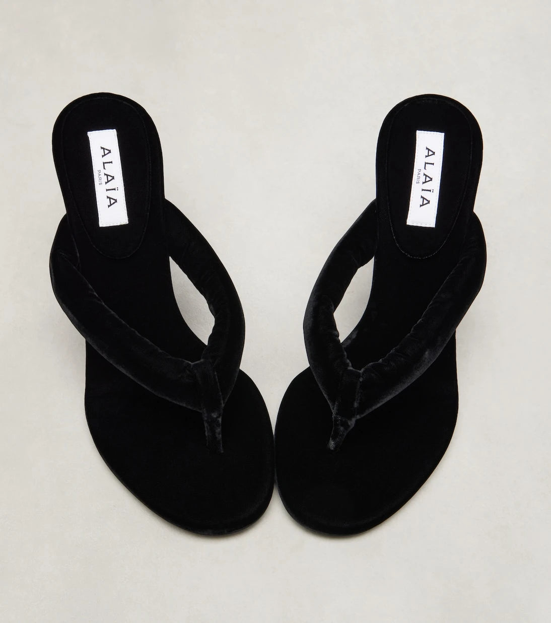 Alaïa - 90 velvet thong sandals