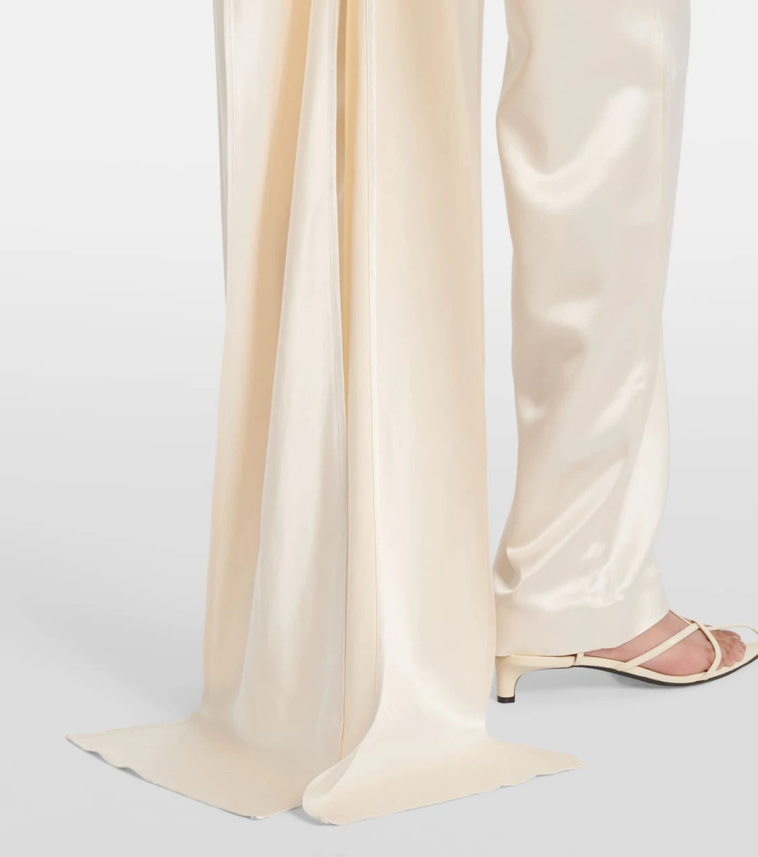 Tove - Sara caped satin top