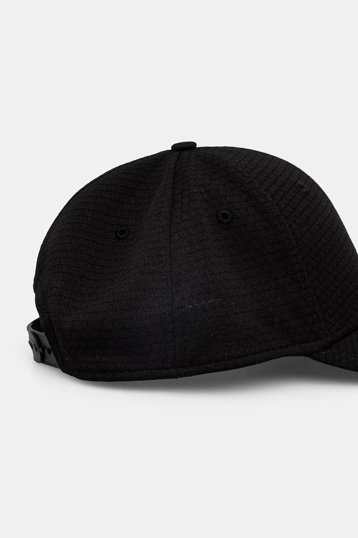 Шапка с козирка New Era FLAWLESS MESH 9FORTY®