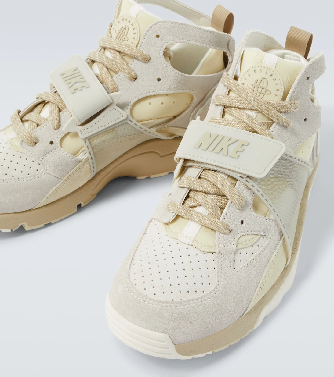 Nike - حذاء رياضي جلد إير ترينر هواراشي