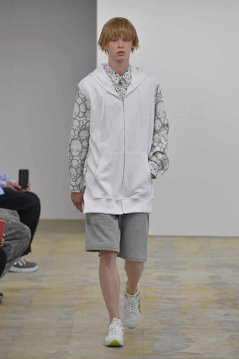 قميص Comme des Garçons - قميص بأكمام طويلة بطبعة Kaws
