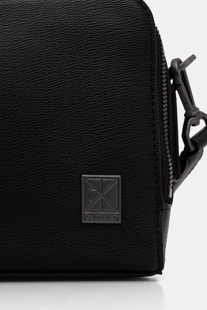 Calvin Klein Erkek suni deri omuz çantası