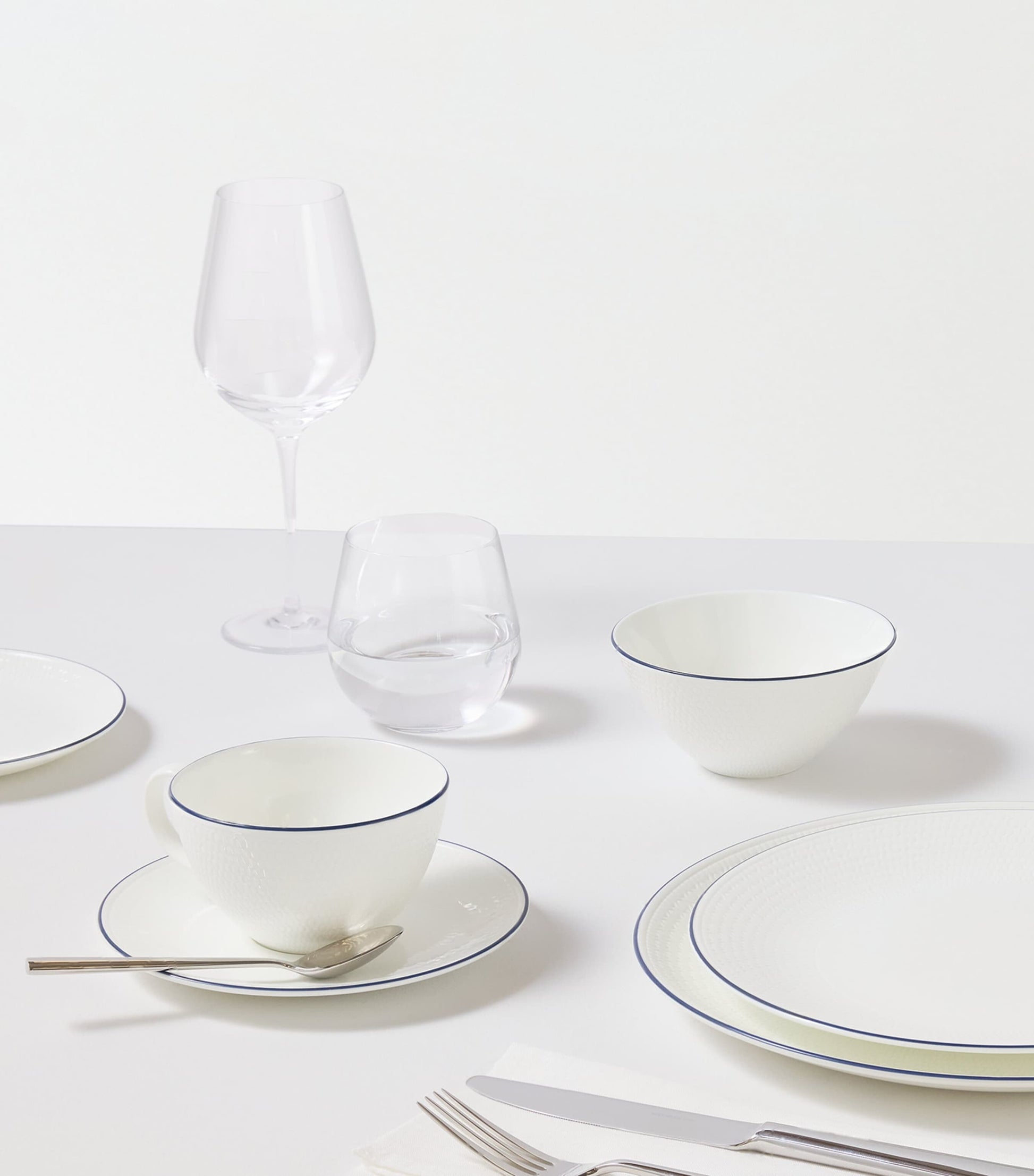 Bone China Gio Blue Plate (28cm)