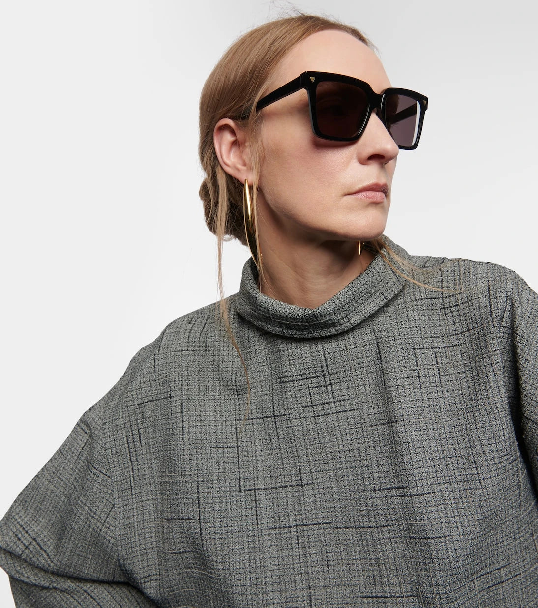 Bottega Veneta - نظارة شمسية بإطار مربع ناعم