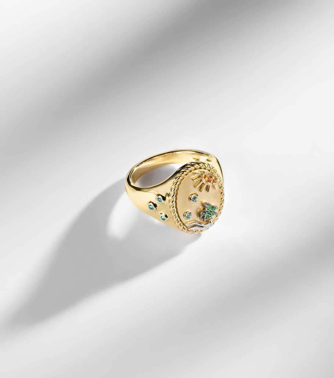 Yvonne Léon - La Plage 9kt gold ring with gemstones
