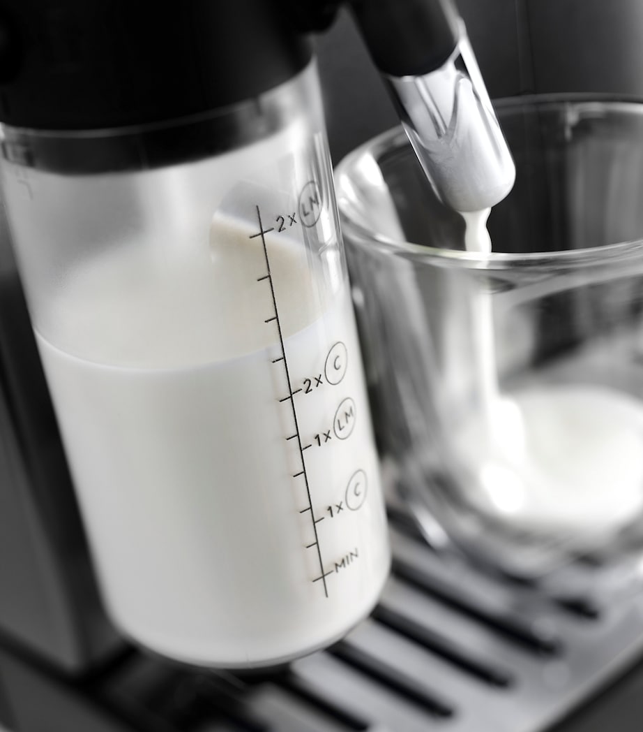 Magnifica Evo Coffee Machine