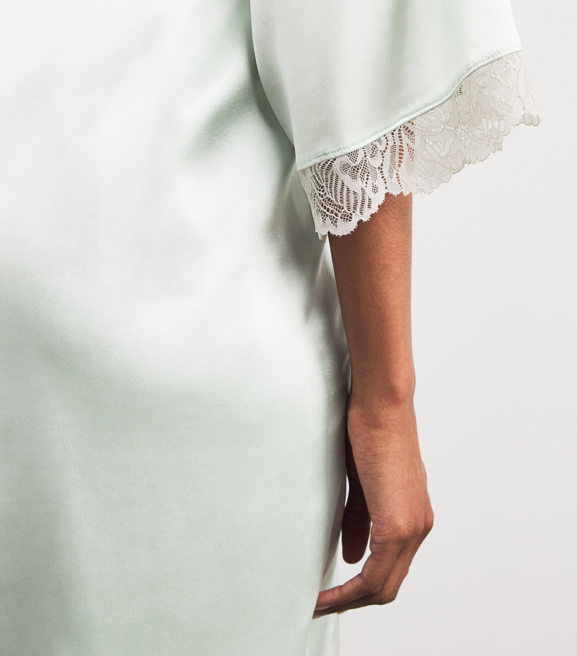 Hanro Green Silk Lace-Trim Robe