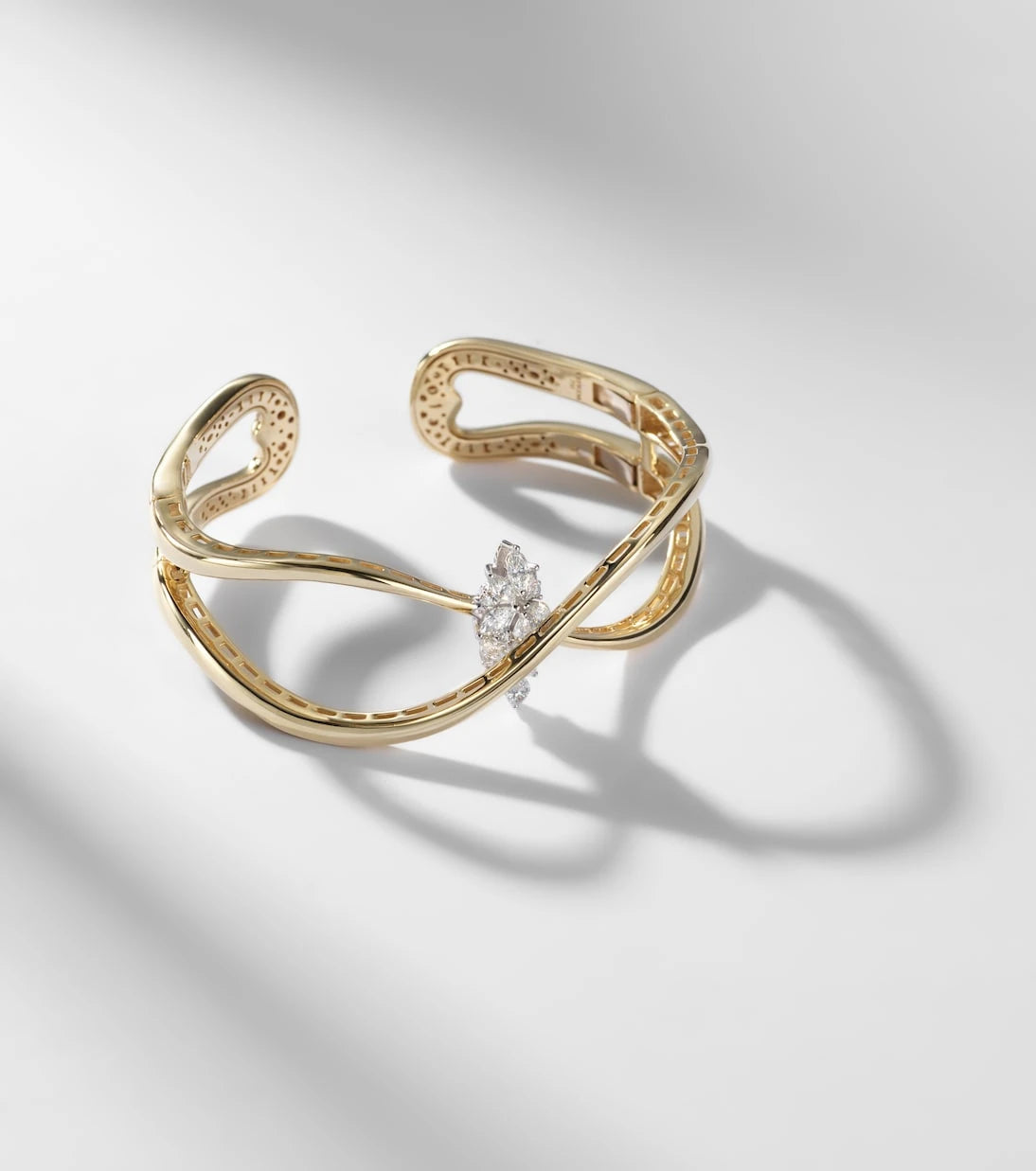 Yeprem - Golden Strada 18kt white and yellow gold bangle with diamonds