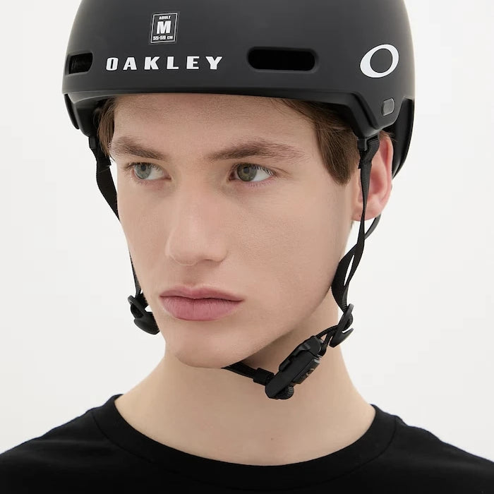 Oakley kask