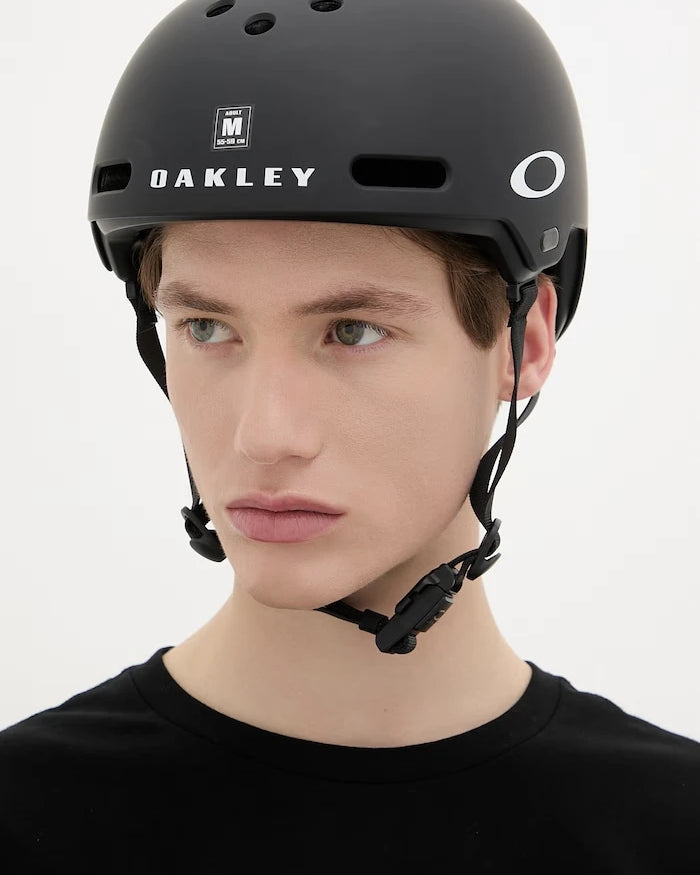 Oakley kask