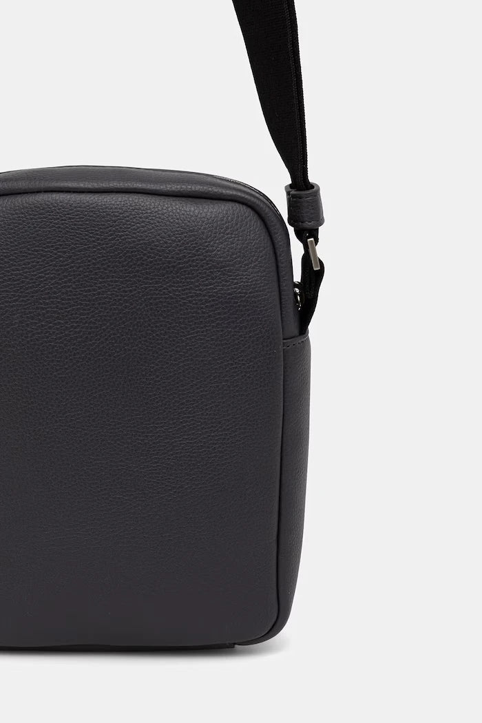 Calvin Klein erkek suni deri omuz çantası