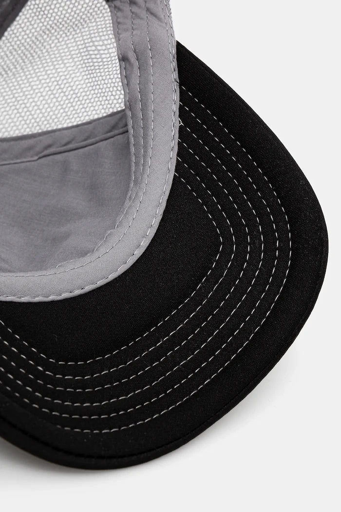Шапка с козирка No Problemo Alien-O Trucker Cap