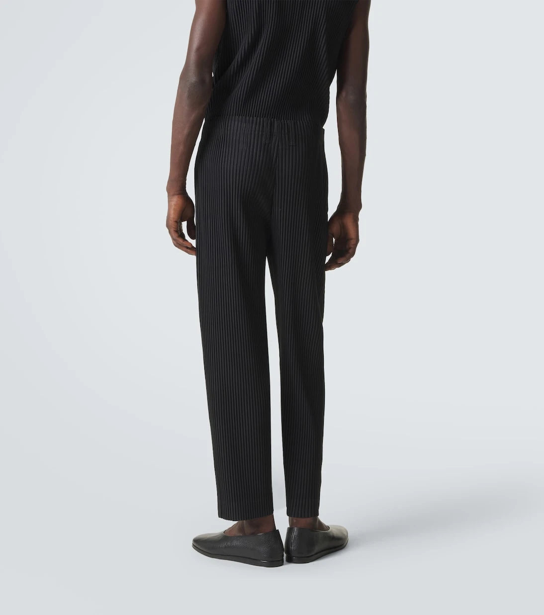 Homme Plissé Issey Miyake - بنطلون أساسيات مطوي بقصة مستقيمة