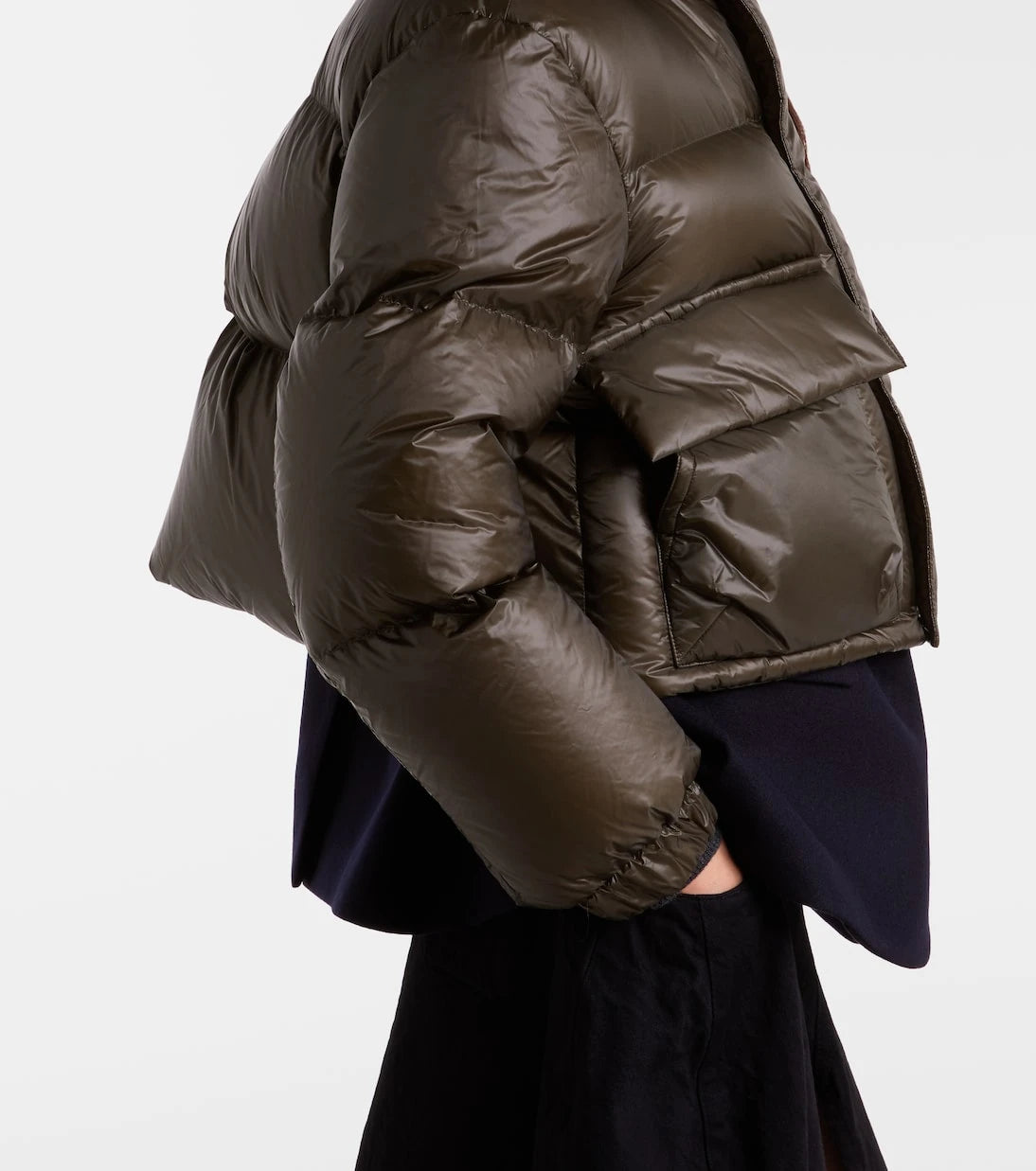 Sacai - جاكيت مبطن بالريش ومزين بالصوف