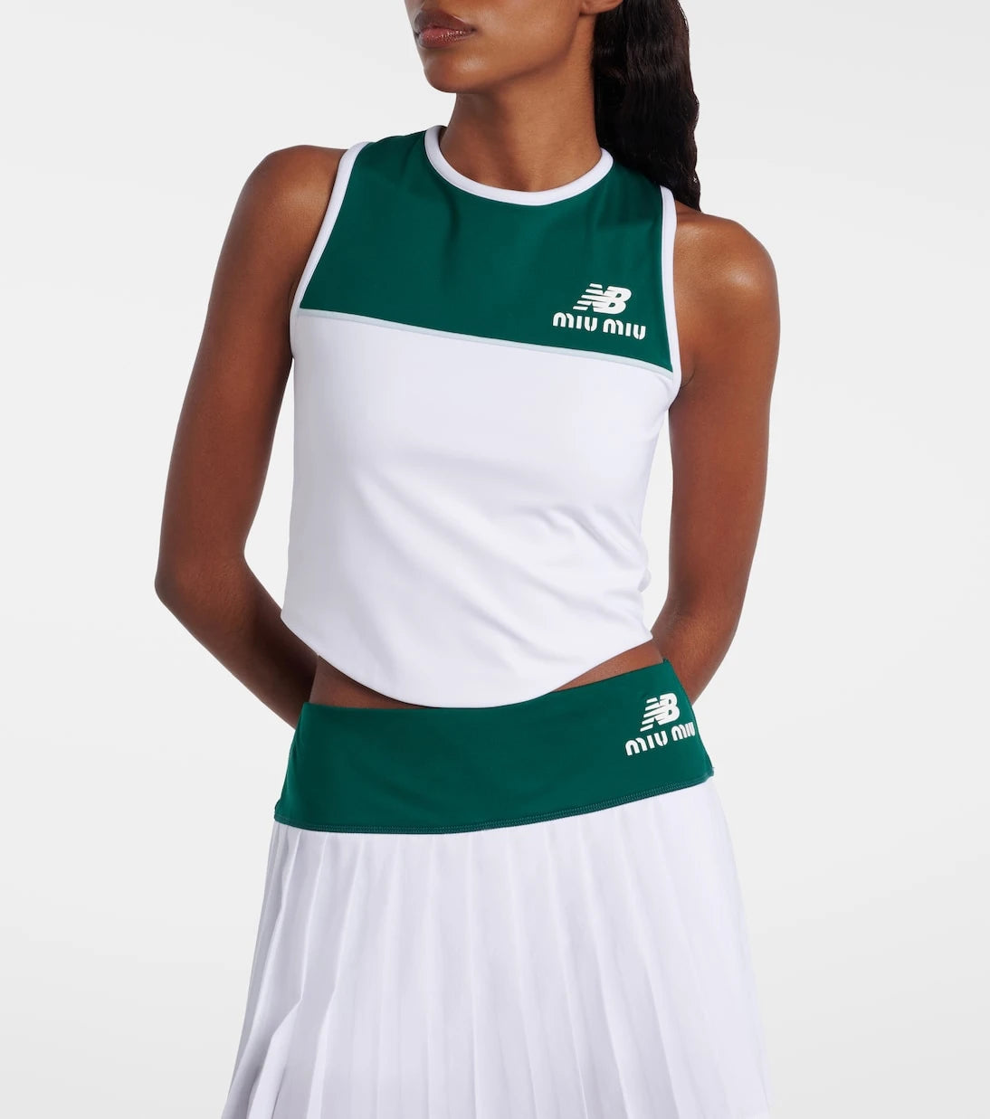 Miu Miu - بلوزة رياضية بلا أكمام (تانك توب) بالتعاون مع New Balance