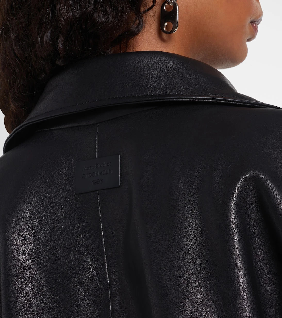 Acne Studios - سترة جلدية بشعار العلامة