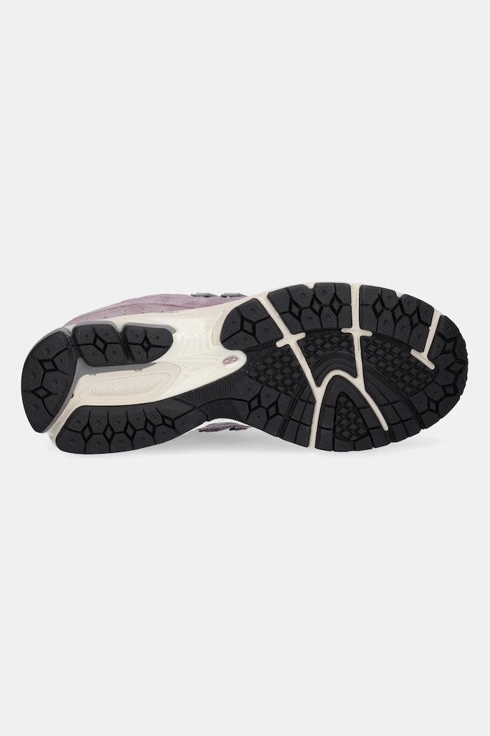 Велурени маратонки New Balance U2002