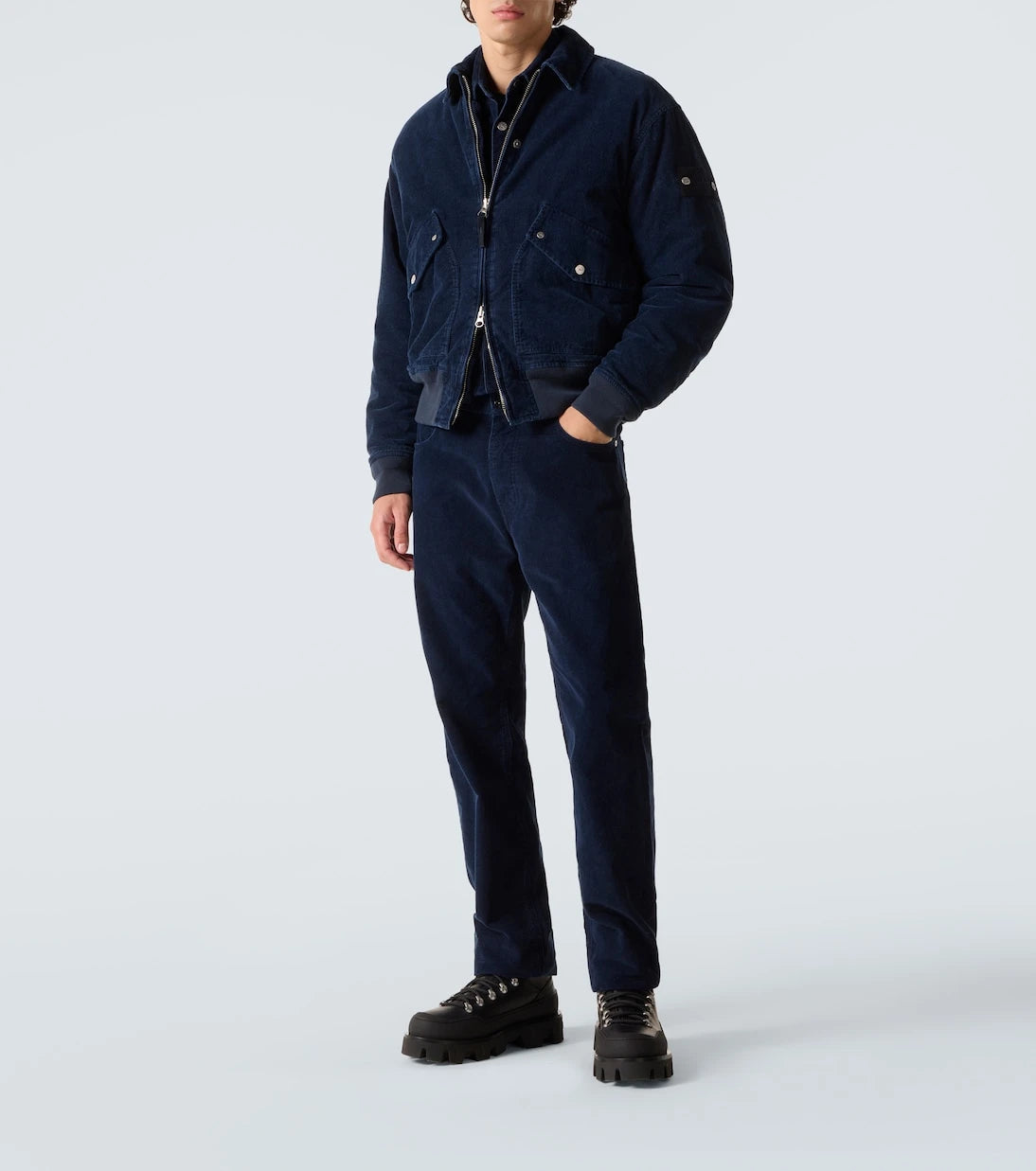 Stone Island - بنطلون جينز بقصة ضيقة من القطن والكوردروي بخصر متوسط الارتفاع