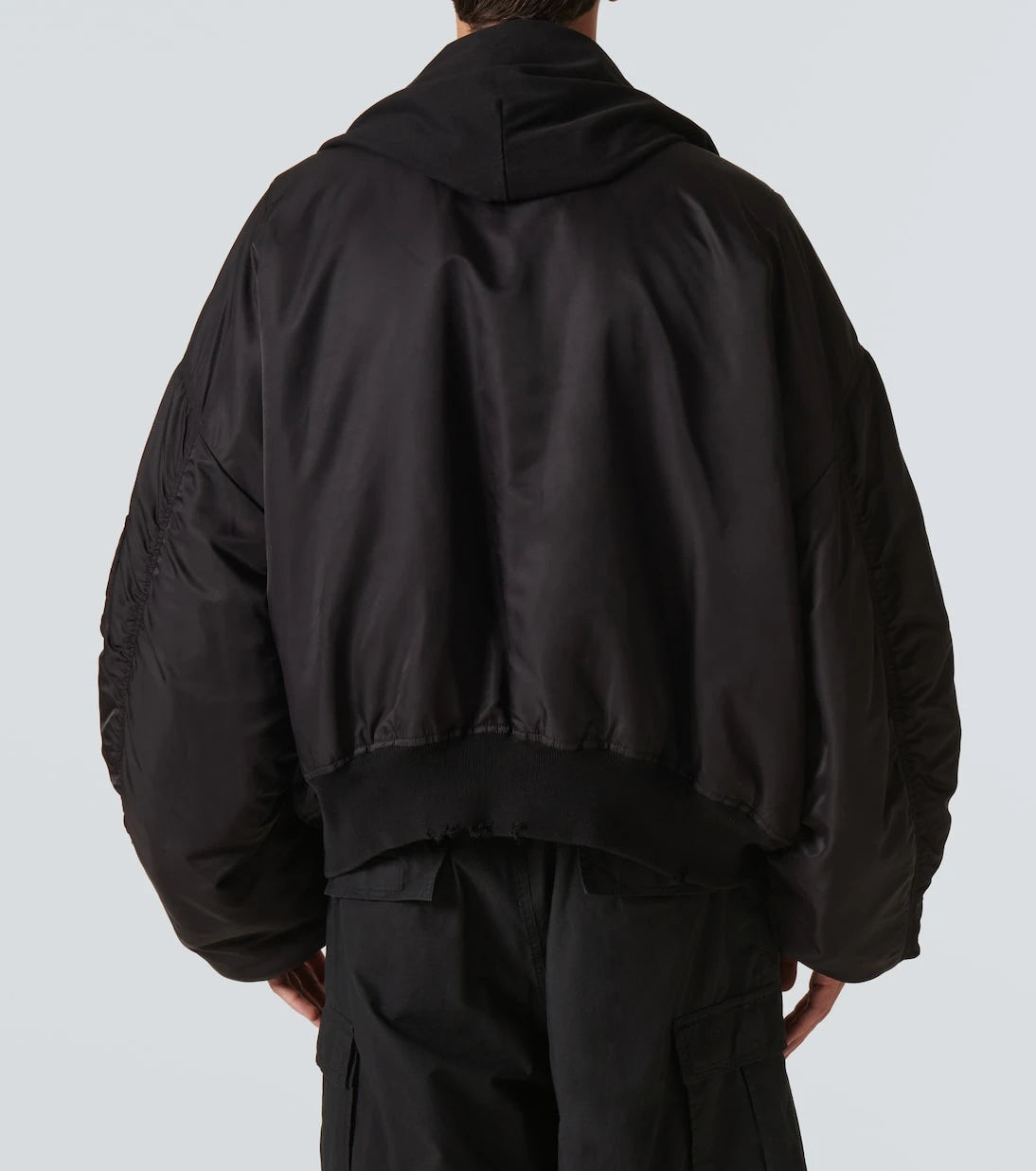 Balenciaga - جاكيت بومبر بقبعة مخفية