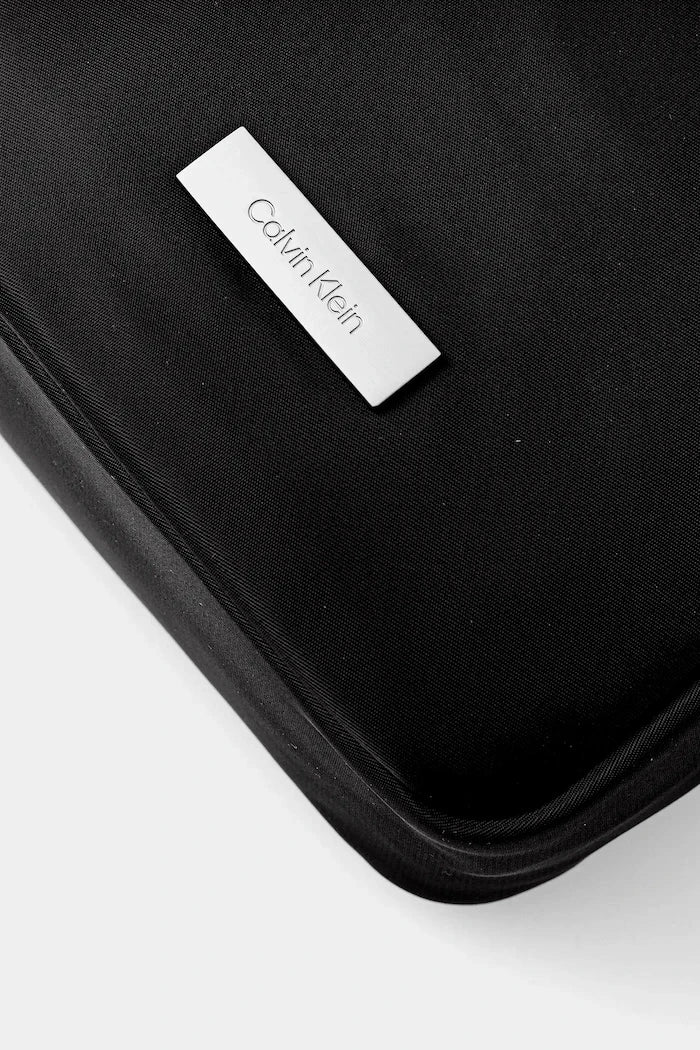 Чанта през рамо Calvin Klein