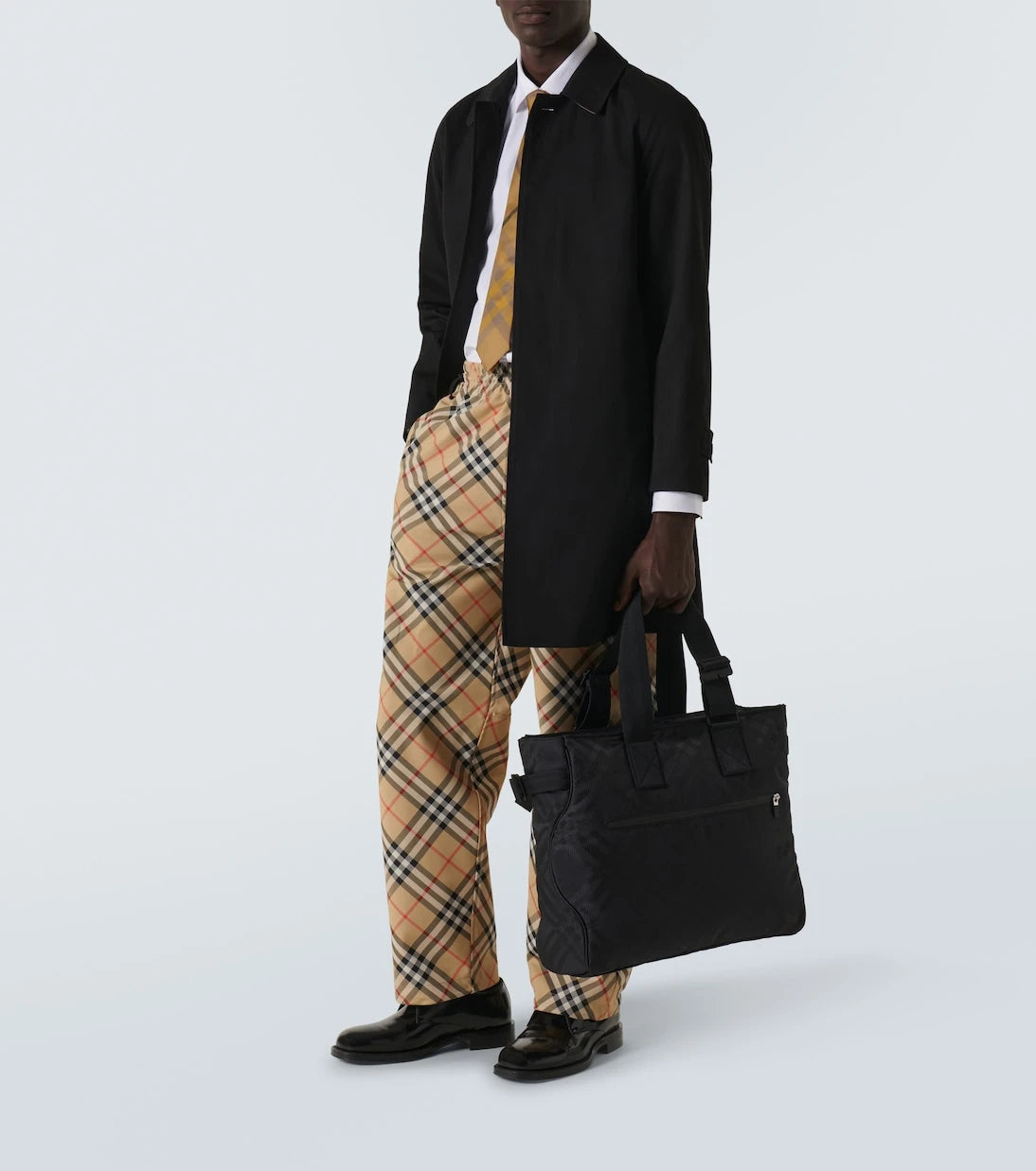 Burberry - حقيبة يد توت بطبعة كاروهات من الجاكار من بربري