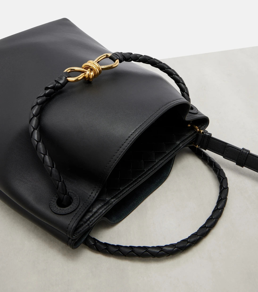 Bottega Veneta - حقيبة أنديامو دلو صغيرة من الجلد