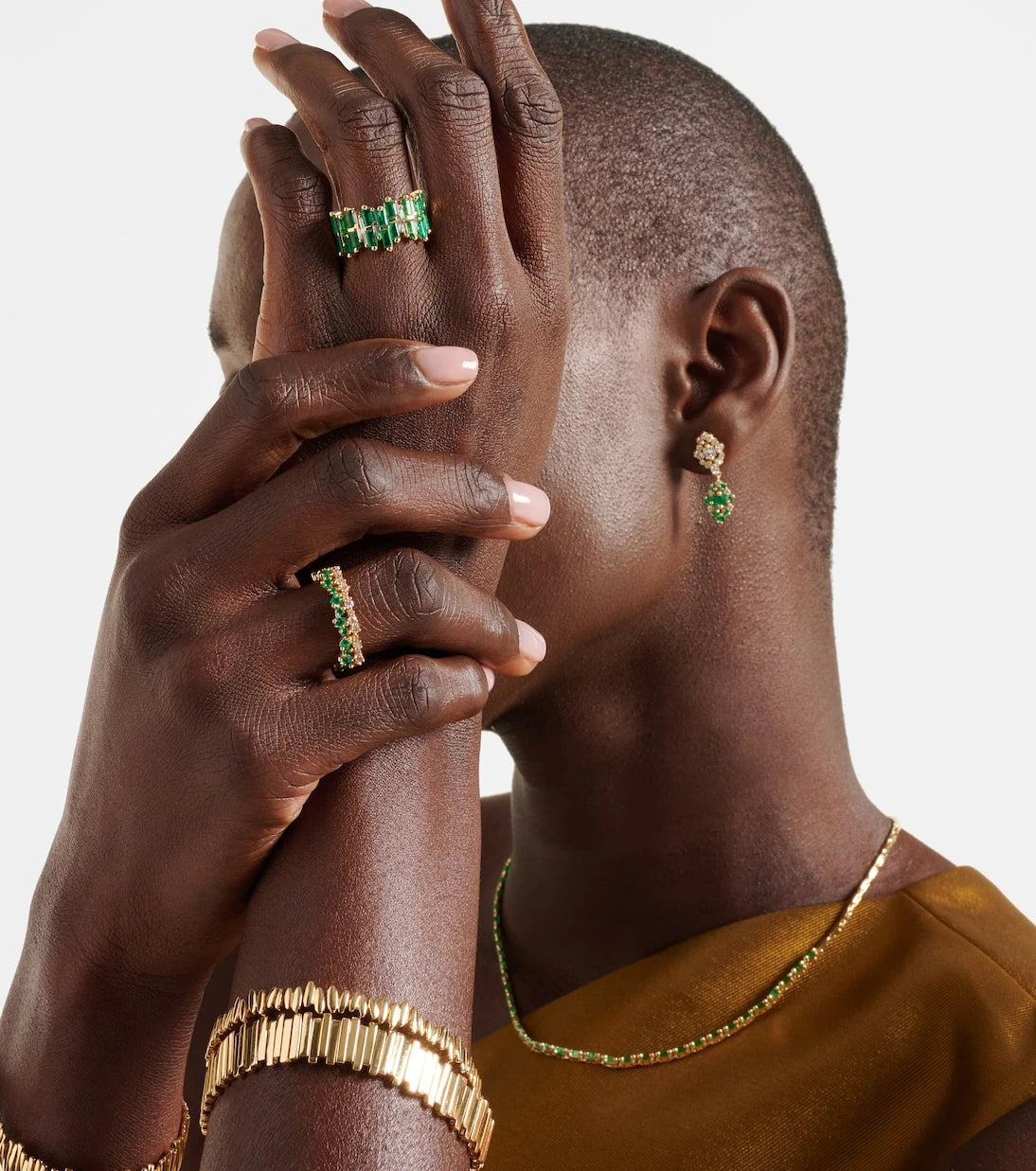 Suzanne Kalan - 18kt gold ring with diamonds and emeralds