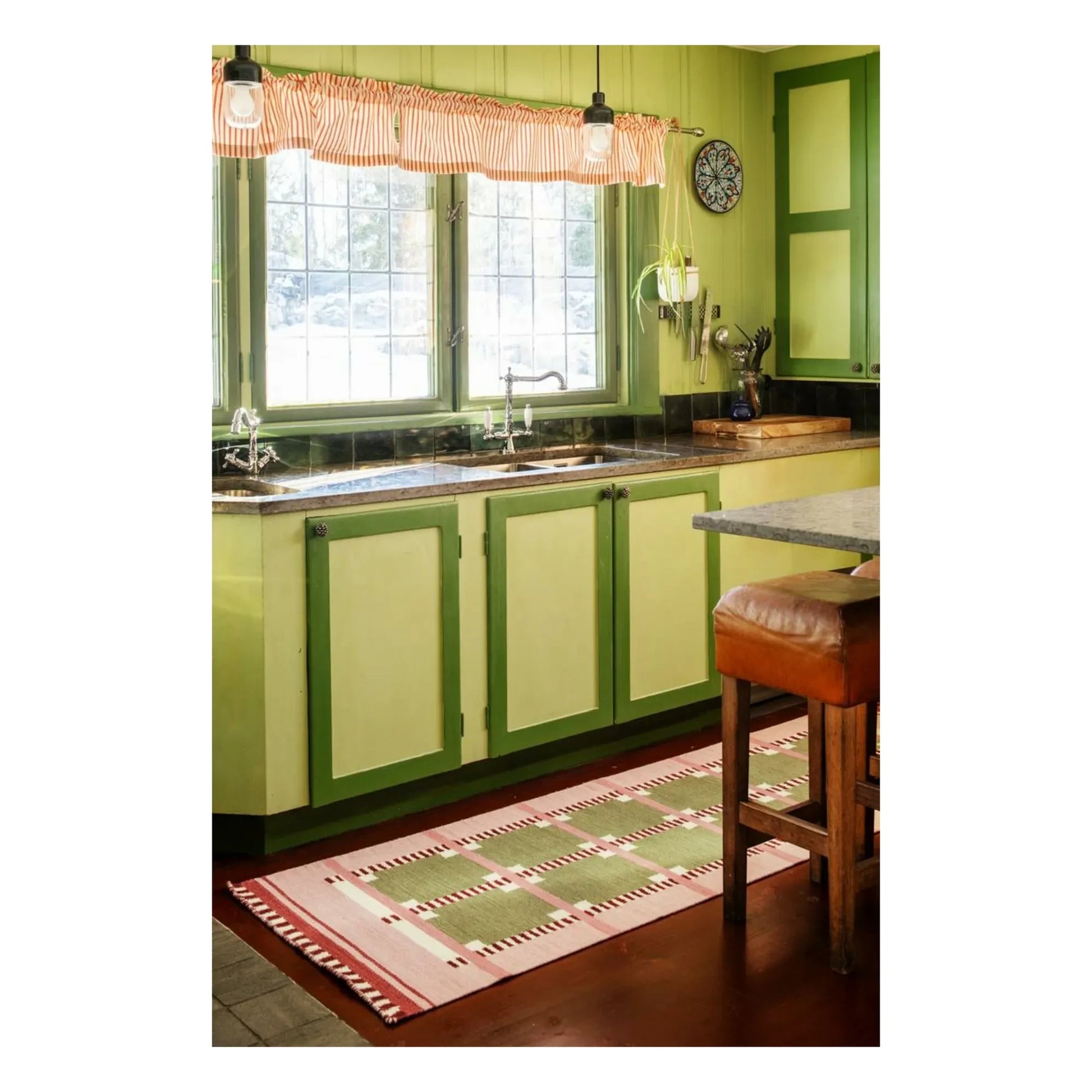 Layered - Röllakan Ruth wool runner carpet | Green