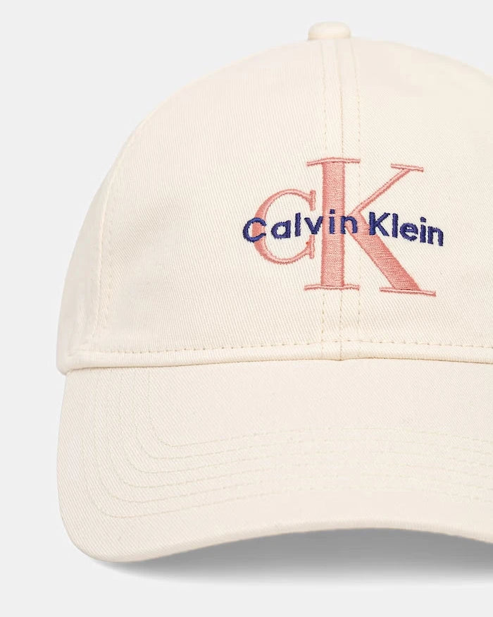 Calvin Klein şapka siperlikli kadın pamuklu