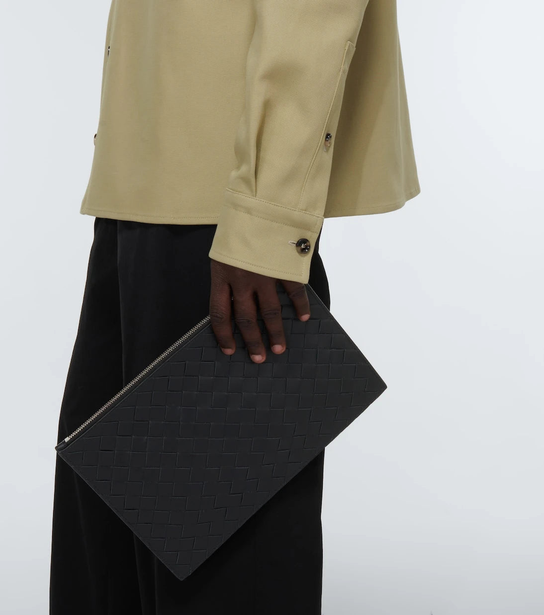 Bottega Veneta - حقيبة يد كبيرة من الجلد المنسوج