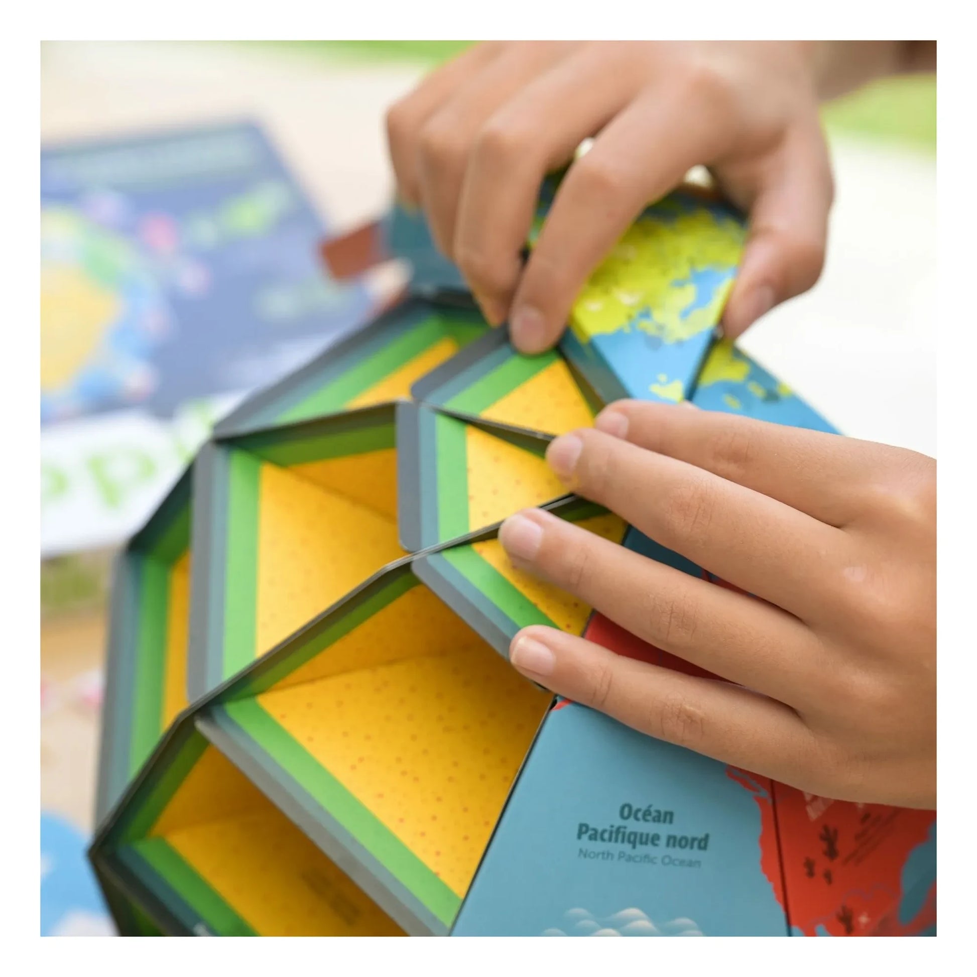 Poppik - Globe to build Flags