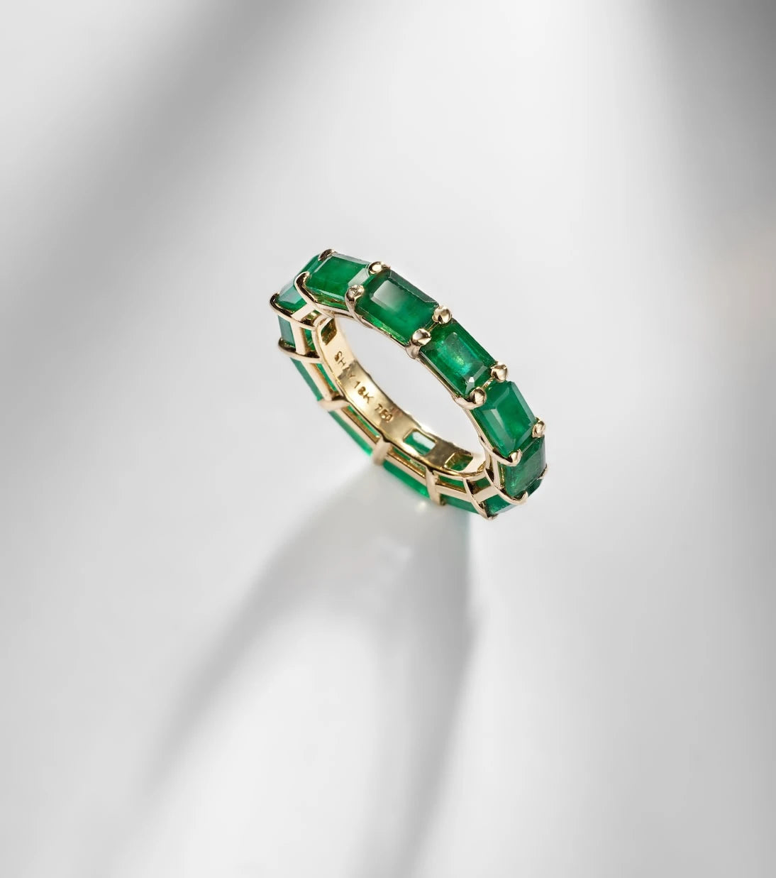 Shay Jewelry - 18kt gold ring with emerald