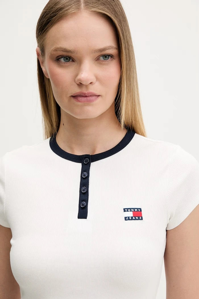 Tommy Jeans pamuklu kadın tişört