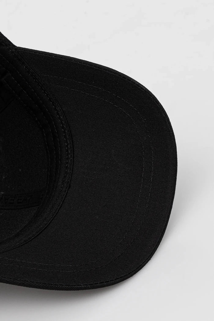EA7 Emporio Armani pamuklu siperlikli şapka
