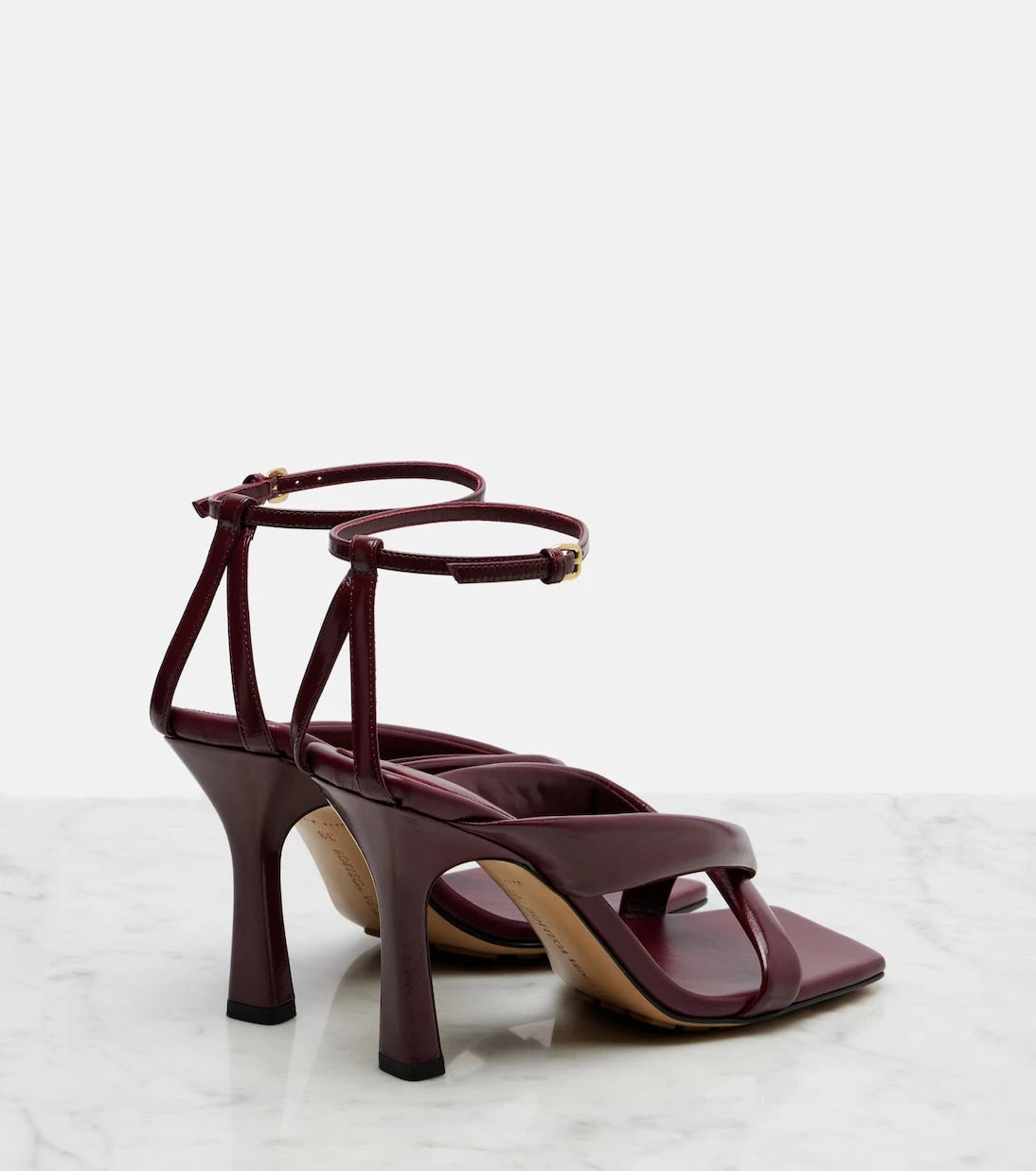 Bottega Veneta - صندل Riva 90 الجلدي