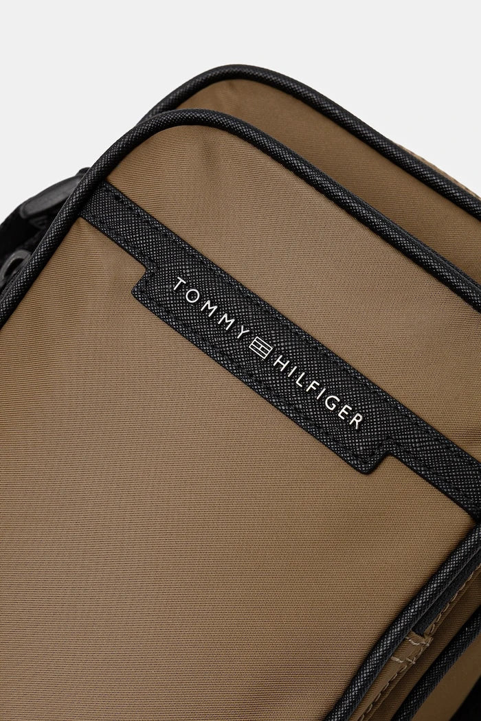 Чанта през рамо Tommy Hilfiger